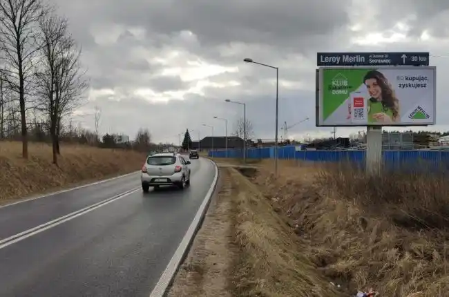 Baner przy drodze